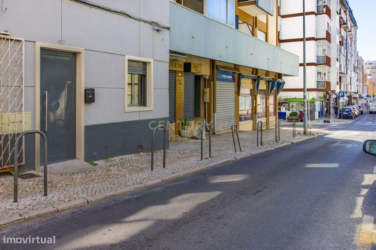 T3 ( Almada )com logradouro e garagem-25
