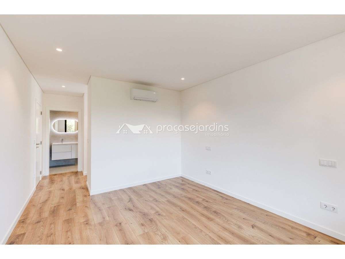 Apartamento T3 novo com espaço exterior privativo-14