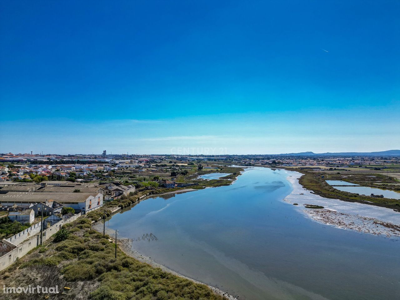 Terreno urbano, 6.000m2, confinando com o estuário do Tejo, bons acess