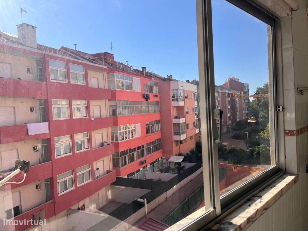 Apartamento T4, nas Mercês, Rio de Mouro-19