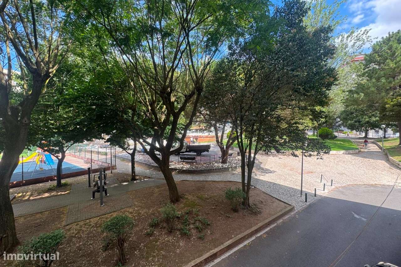 Apartamento T2 Totalmente Remodelado no centro de Monte Abraão – Confo-17