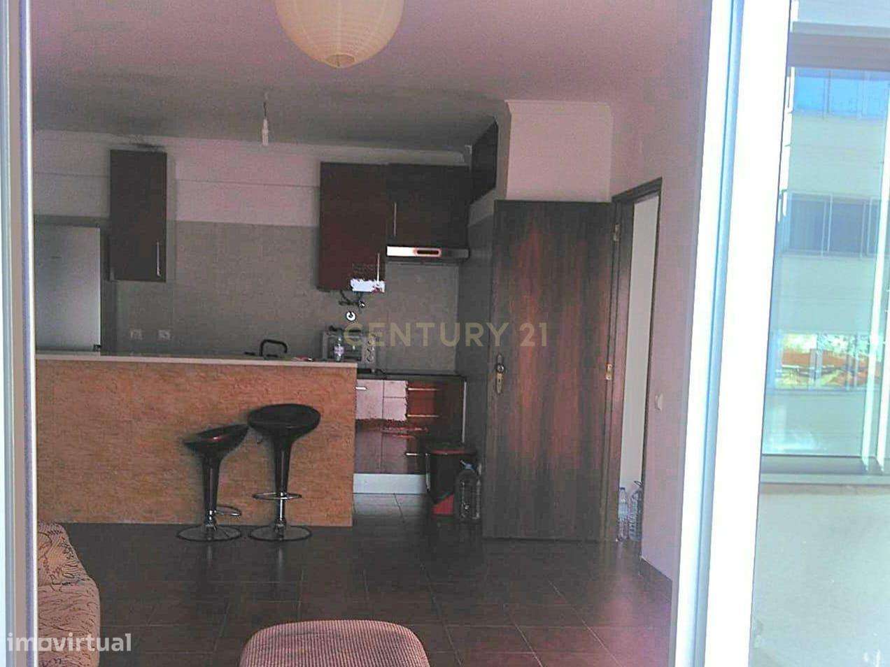 Apartamento 2 Assoalhadas no Centro de Almada em zona privilegiada-6