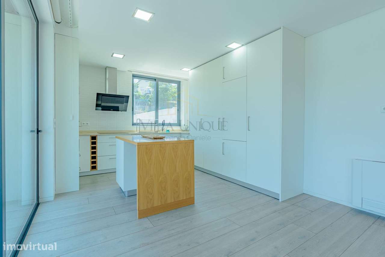 Moradia T4 Moderna com 3 Suítes em Terreno de 460m2-48