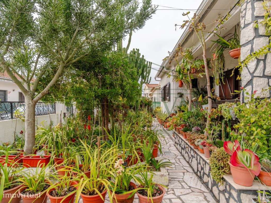 Moradia T5 centro da Charneca da Caparica-32