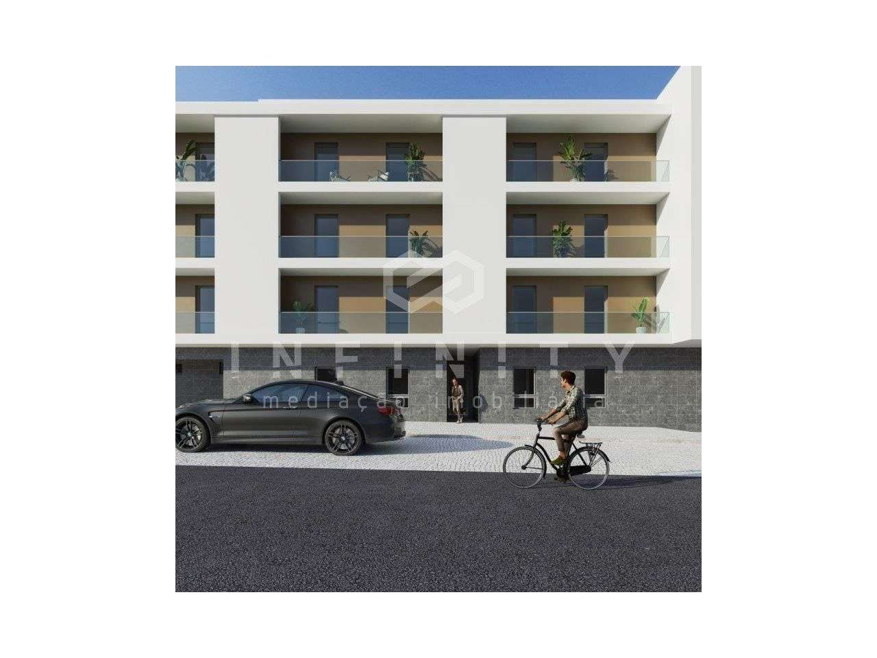 Loja em fase de construção com wc, arrumos e dois estacionamentos - Grande imagem: 5/5