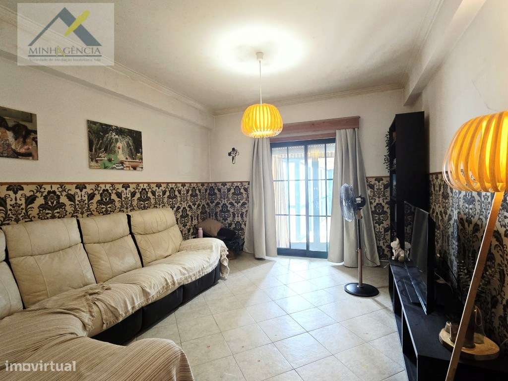 Apartamento T3 com terraço e garagem no Bairro Dias em Setúbal-5