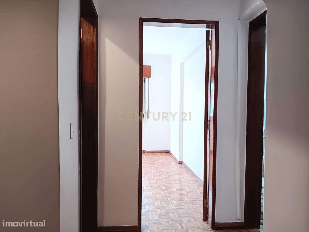 T2 Central e Luminoso a 13 Minutos a pé da Estação da CP da Amadora - Grande imagem: 4/14