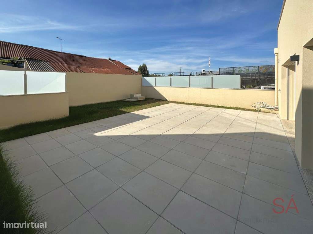 Apartamento T4 novo com logradouro e garagem em S. Vicente no centr... - Grande imagem: 5/38