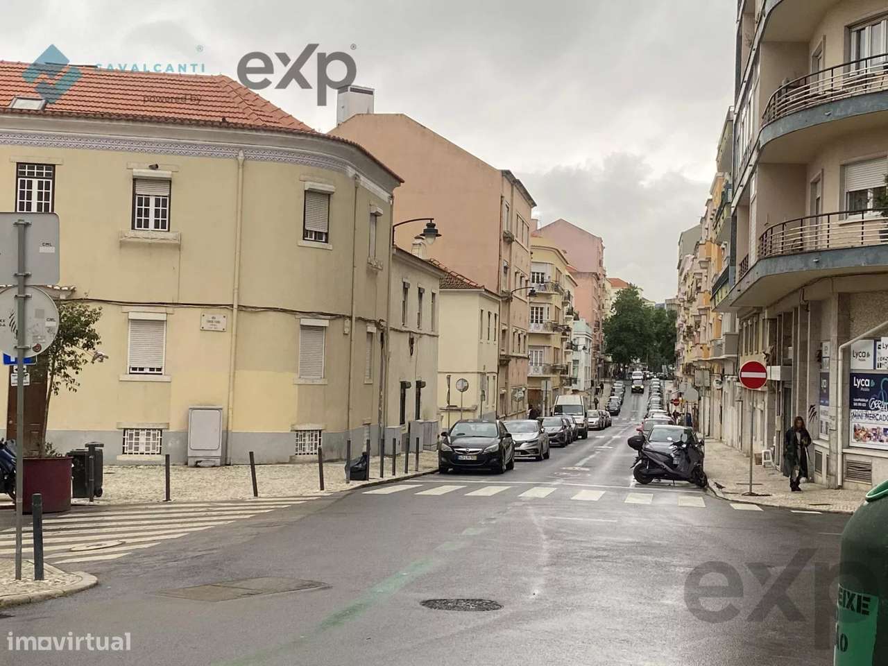 T3 com charme e logradouro Para Remodelar – Lisboa-49