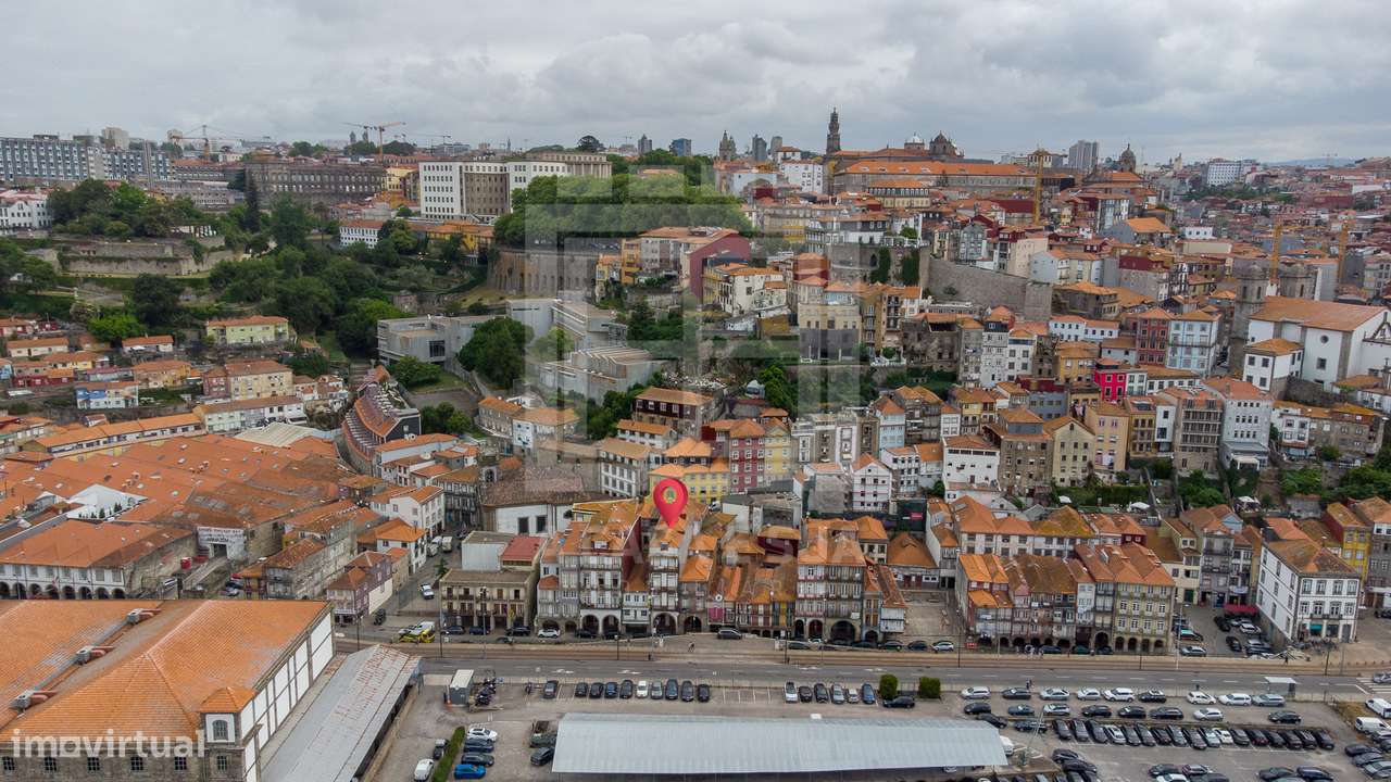 Prédio (11 habitações e 1 comércio) em Zona Histórica do Porto - Grande imagem: 2/53