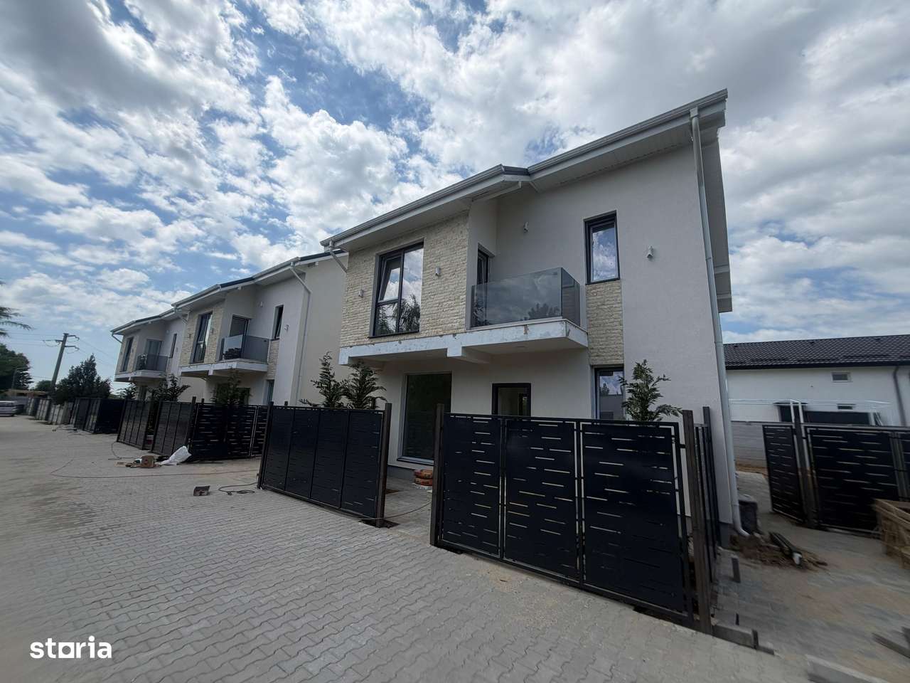 CASA INDIVIDUALA- 4 CAMERE, TOATE UTILITATILE, TEREN 240 MP, COMIS 0%-1