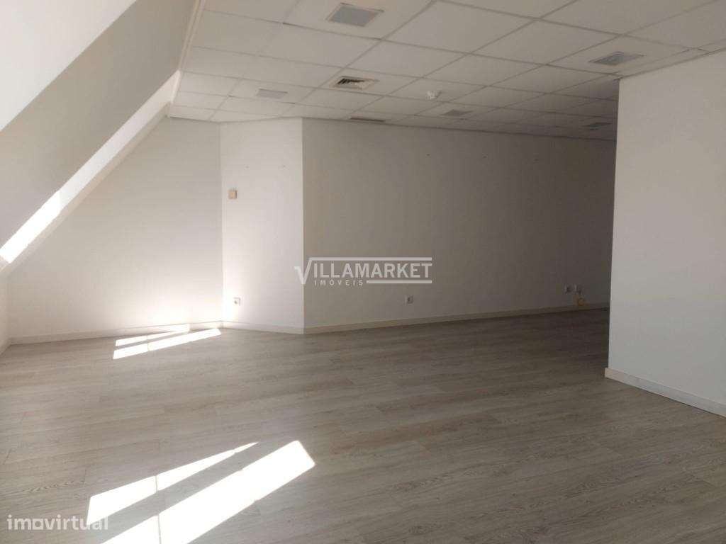 Escritório da banca com 44 m2 inserido no 6º andar de um edifício loca - Grande imagem: 3/14