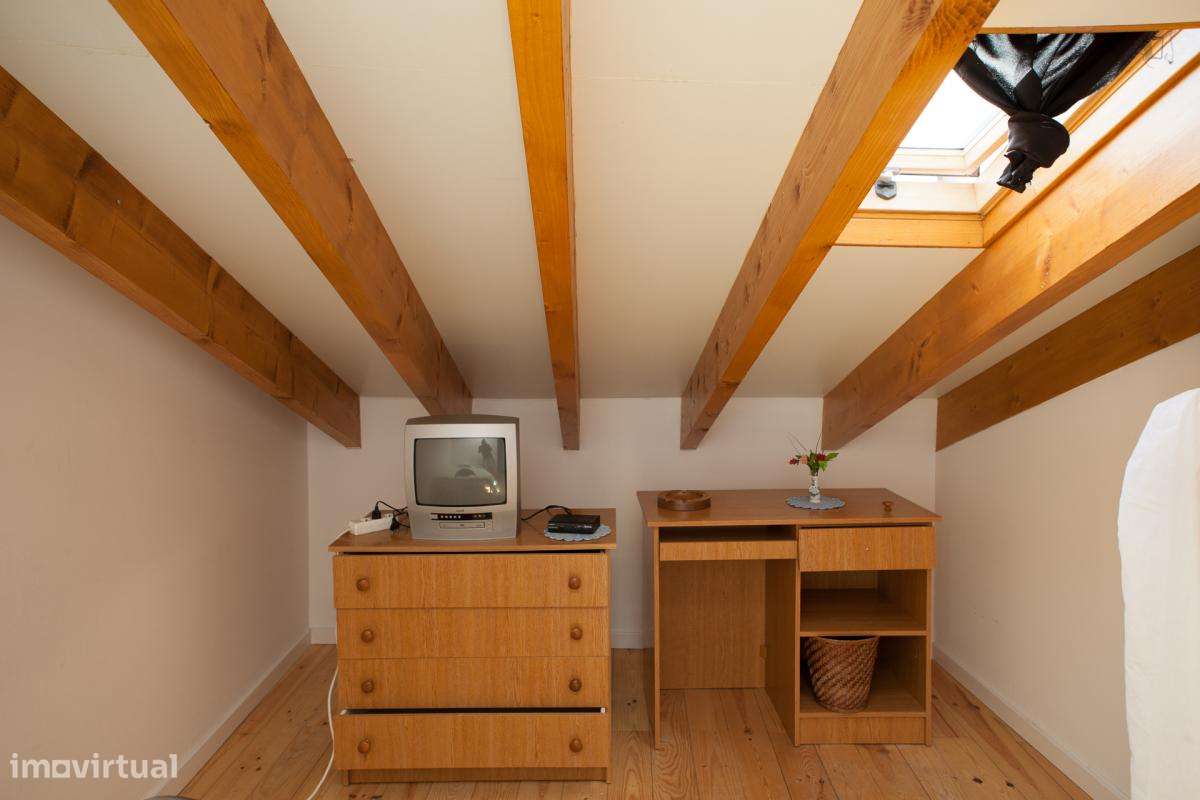 Quarto - localizado em Baixa Coimbra - Grande imagem: 4/10