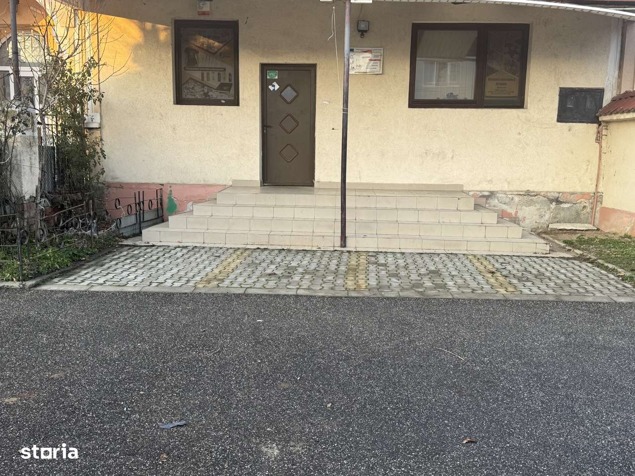 Oportunitate. Apartament / Spatiu comercial + curte privată - Imagine principală: 4/14