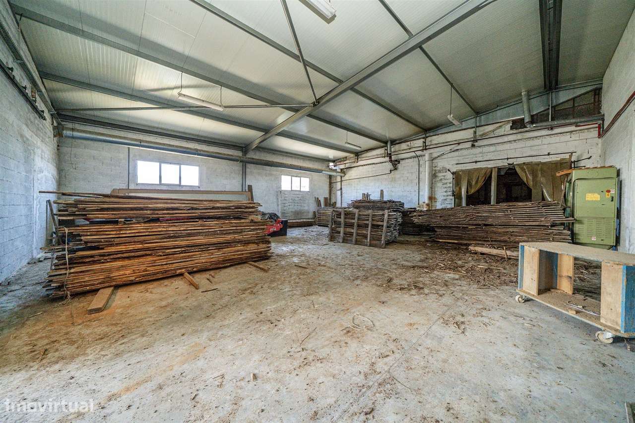 Conjunto de Pavilhões Industriais para Reabilitação | Parada de Tibães-41