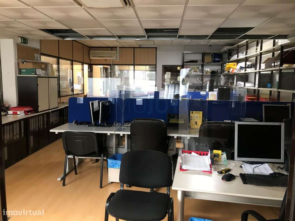 Escritório com 180 m2 à Venda no Areeiro isento de IMT - Grande imagem: 2/14