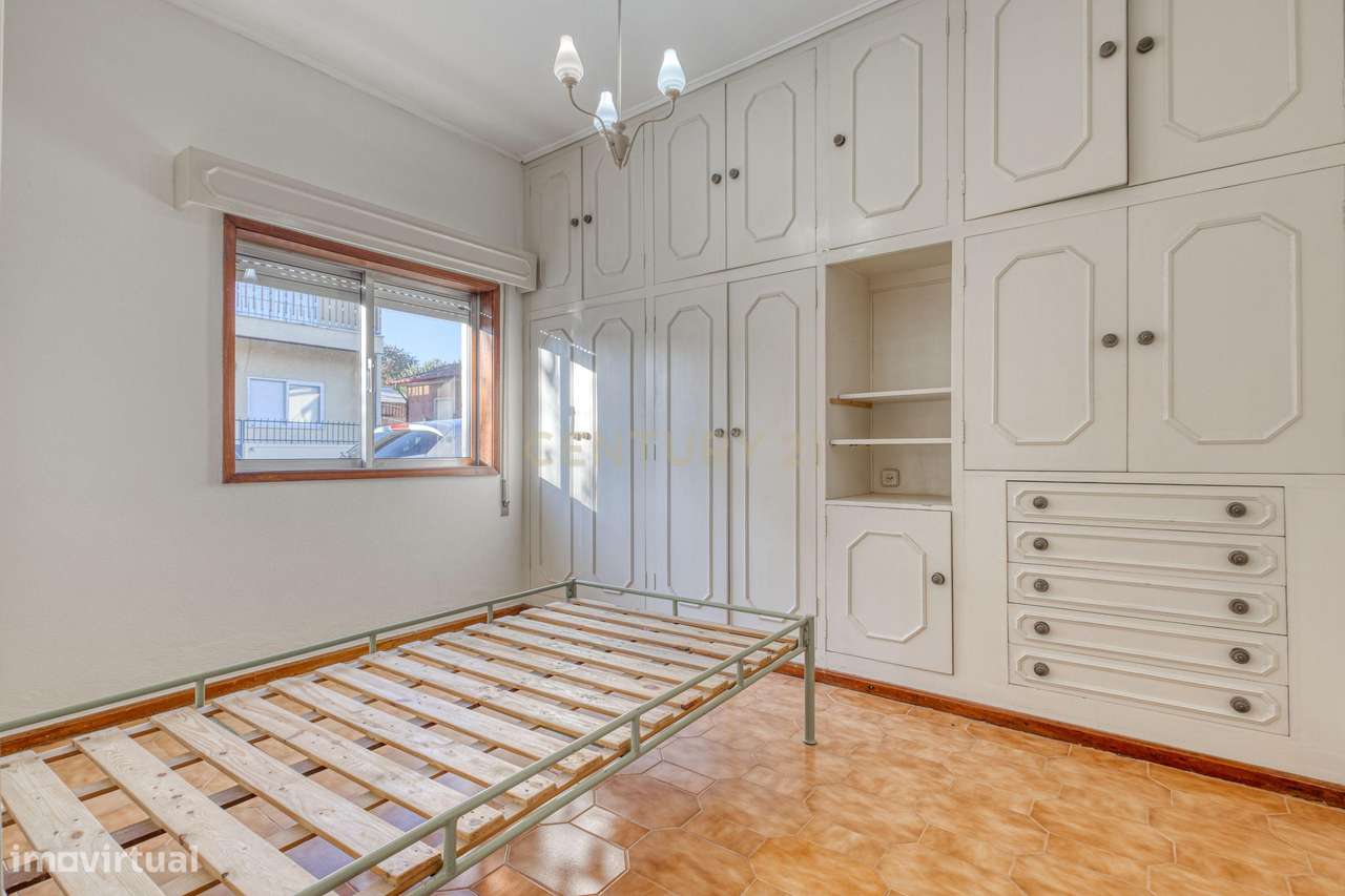 Moradia T3 com 4 frentes e garagem junto a igreja da Santa Rita-28