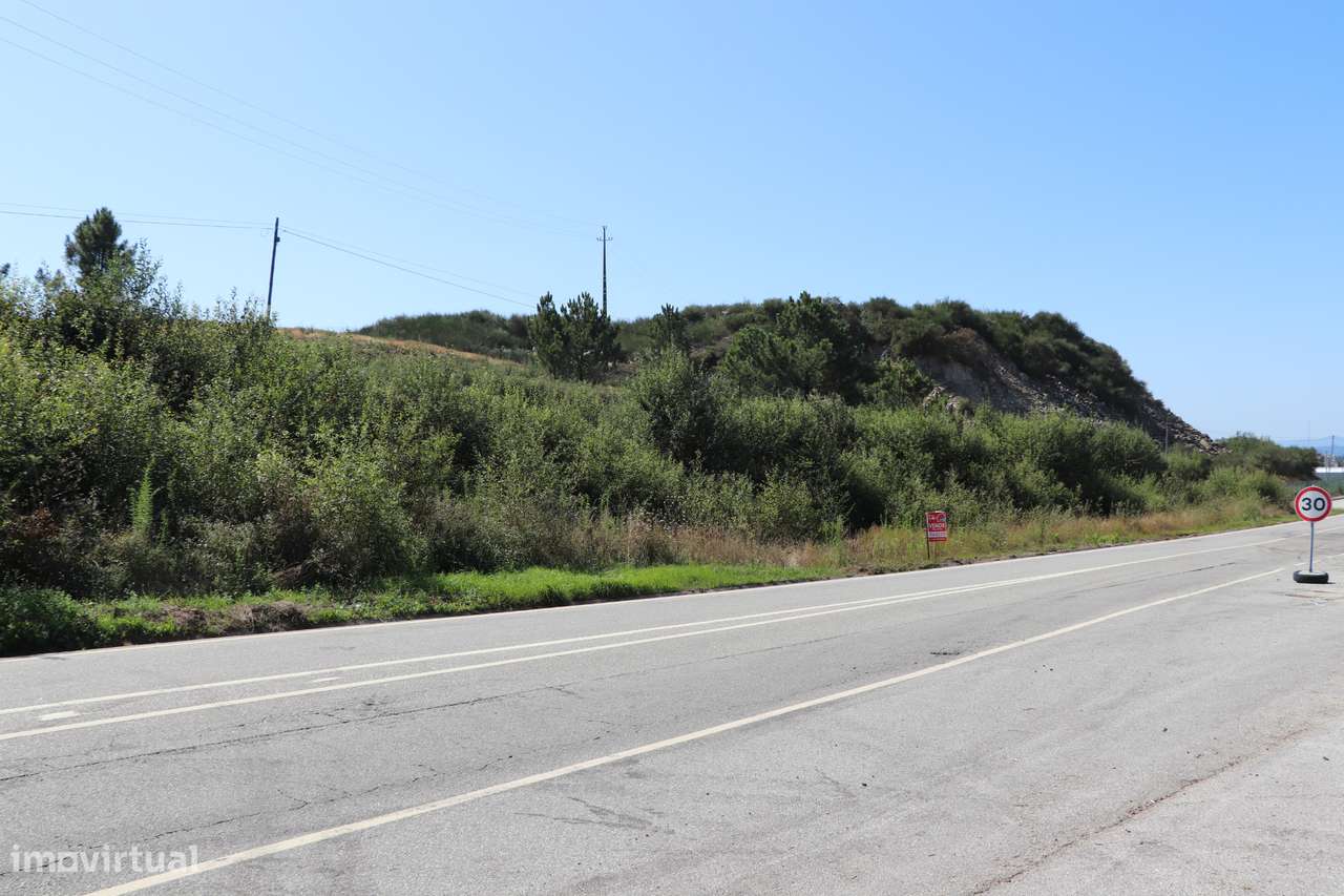Lote de Terreno  Venda em Lustosa e Barrosas (Santo Estêvão),Lousada - Grande imagem: 2/9