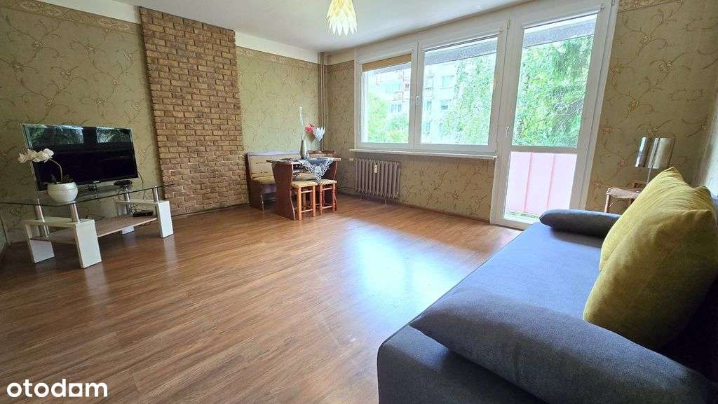 Rozkładowe M3 Iwaszkiewicza w otoczeniu zieleni - Pełny obrazek: 1/17