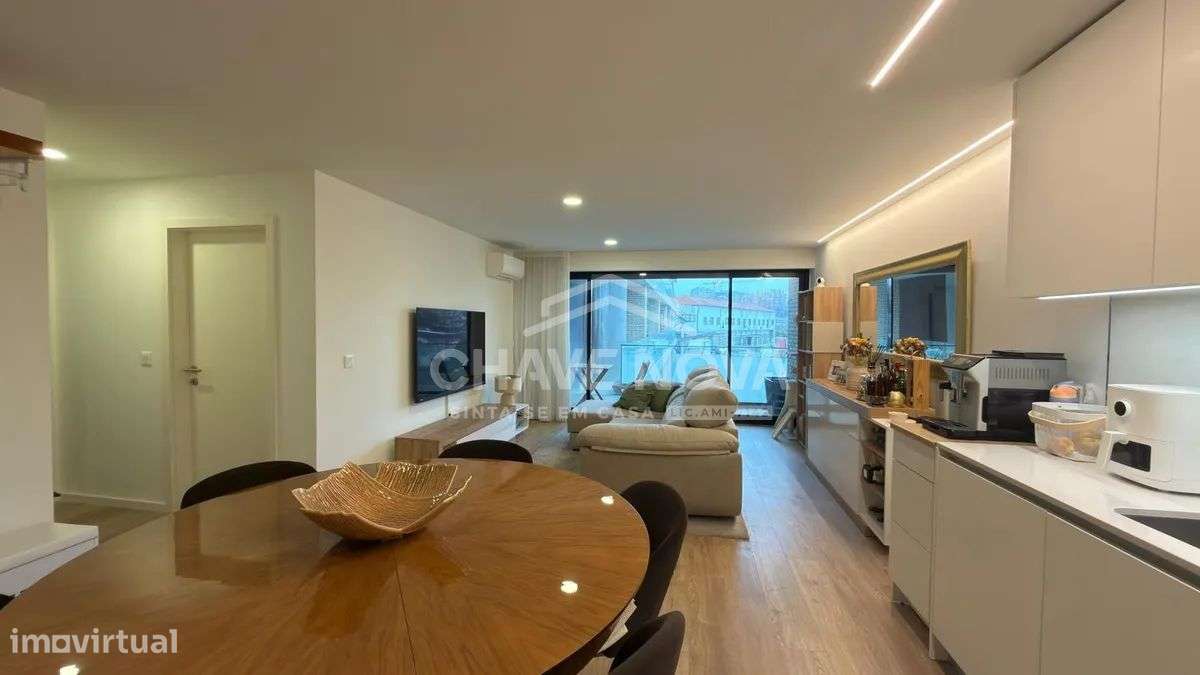 Apartamento T1+1 Como Novo c/ Lugar de Garagem em Santa Marinha (VL8)-11