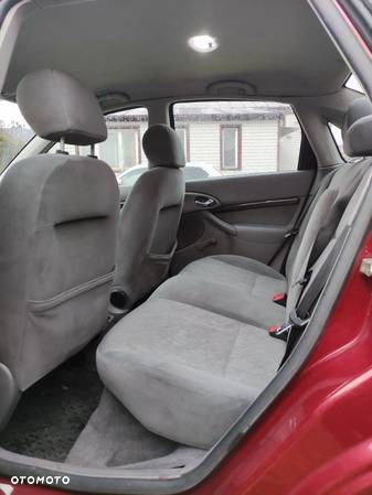 Ford Focus 1.6 Ghia - 8