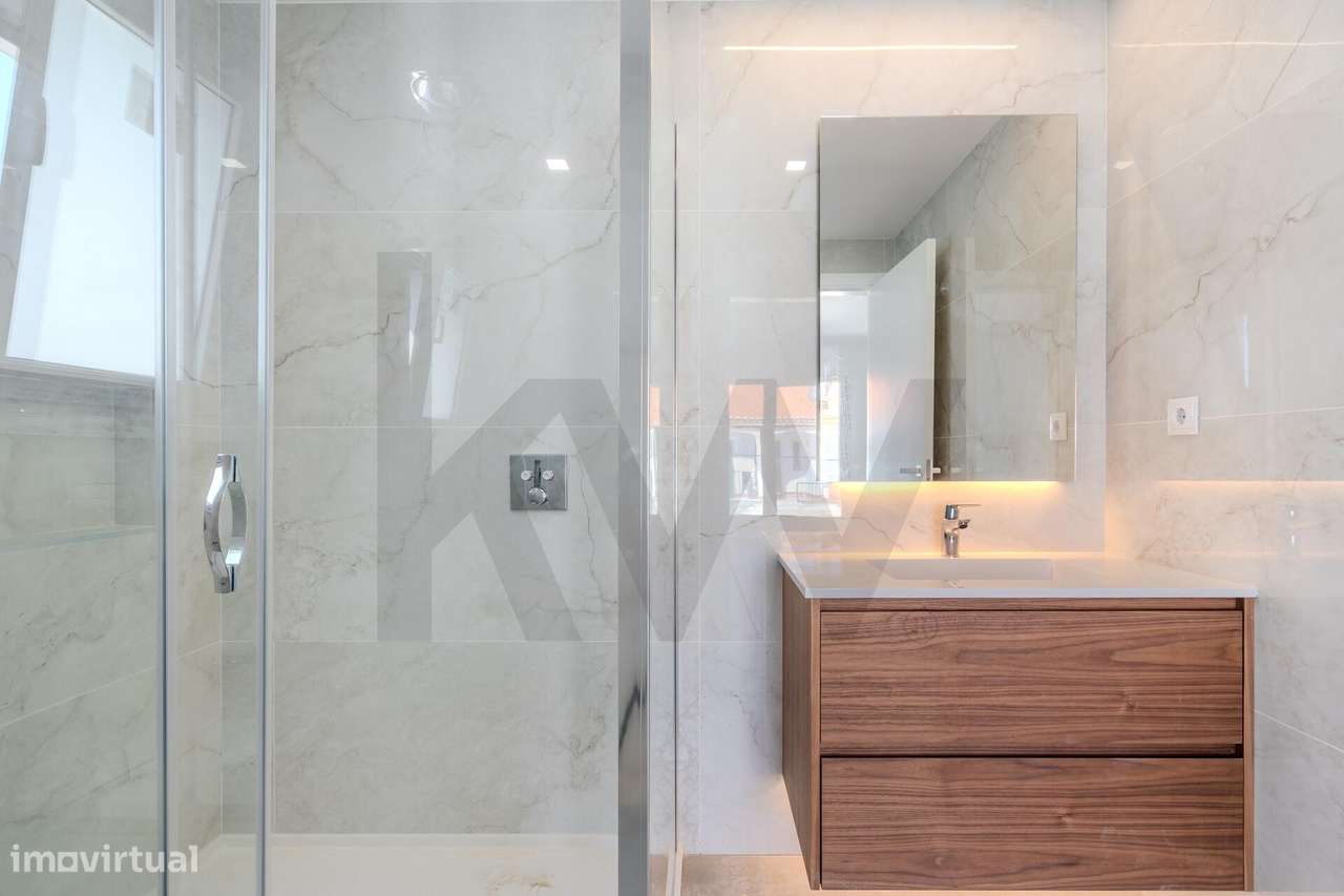 Moradia T4 (+1) em Condomínio Fechado em Cascais com jardim e piscina-34