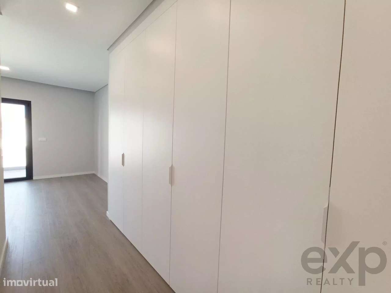 T2 Novo em condomínio fechado com piscina-21