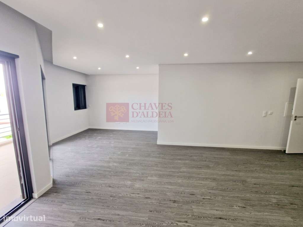 Apartamento T3 - Condomínio com piscinas e jardins - Grande imagem: 3/31