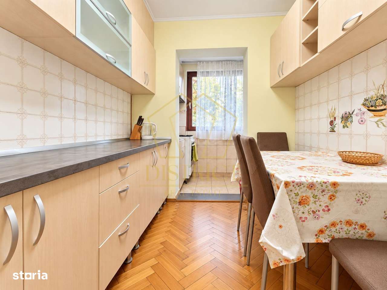 Apartament de vanzare cu 3 camere si boxa, parter inalt, zona Lipovei-5