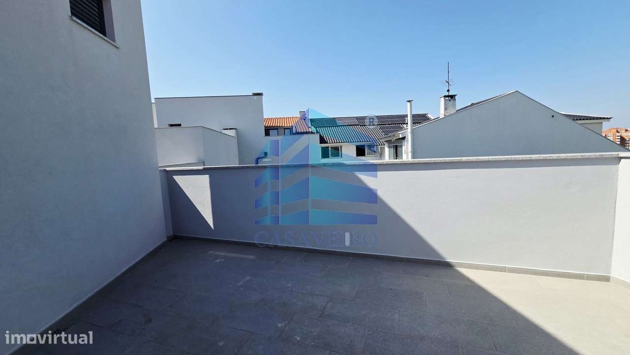Apartamento T2 Duplex com terraço  centro de Esgueira-17