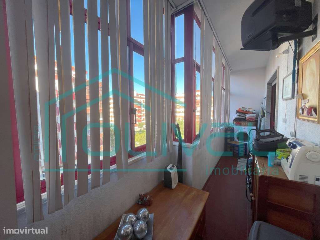 RESERVADO Apartamento T4 transformado em T3-23