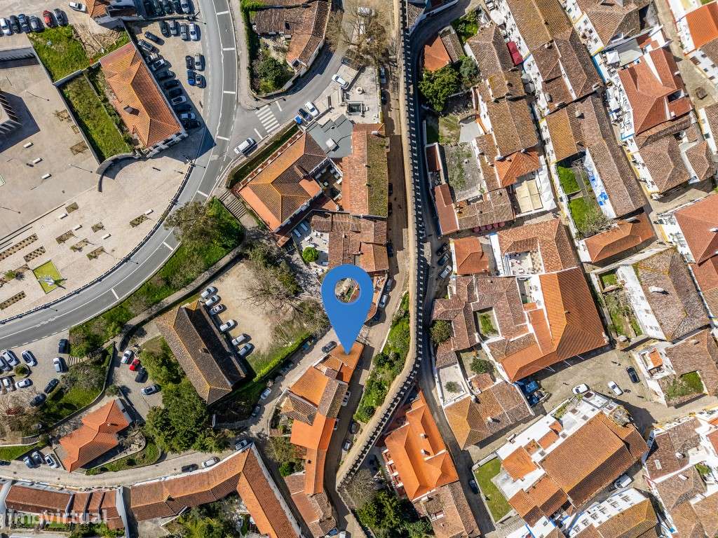 Moradia junto às muralhas do Castelo de Óbidos-18