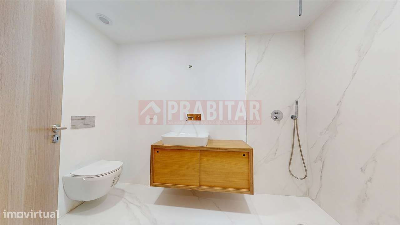APARTAMENTO T4 DUPLEX NOVO COM TERRAÇO NA COBERTURA À SOLUM - CEDRO RE-17