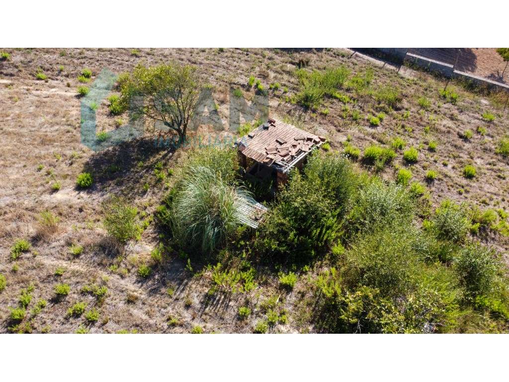 Moradia Térrea para Restauro | Terreno de malha urbana com 9.004 m²-42
