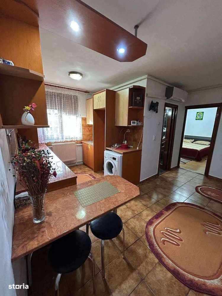 De vanzare 2 camere in zona Scolii nr 1, mobilat și utilat, 53.000€ - Imagine principală: 2/6