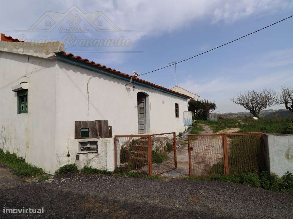 Moradia T3 com garagem e terreno 4120m2-6