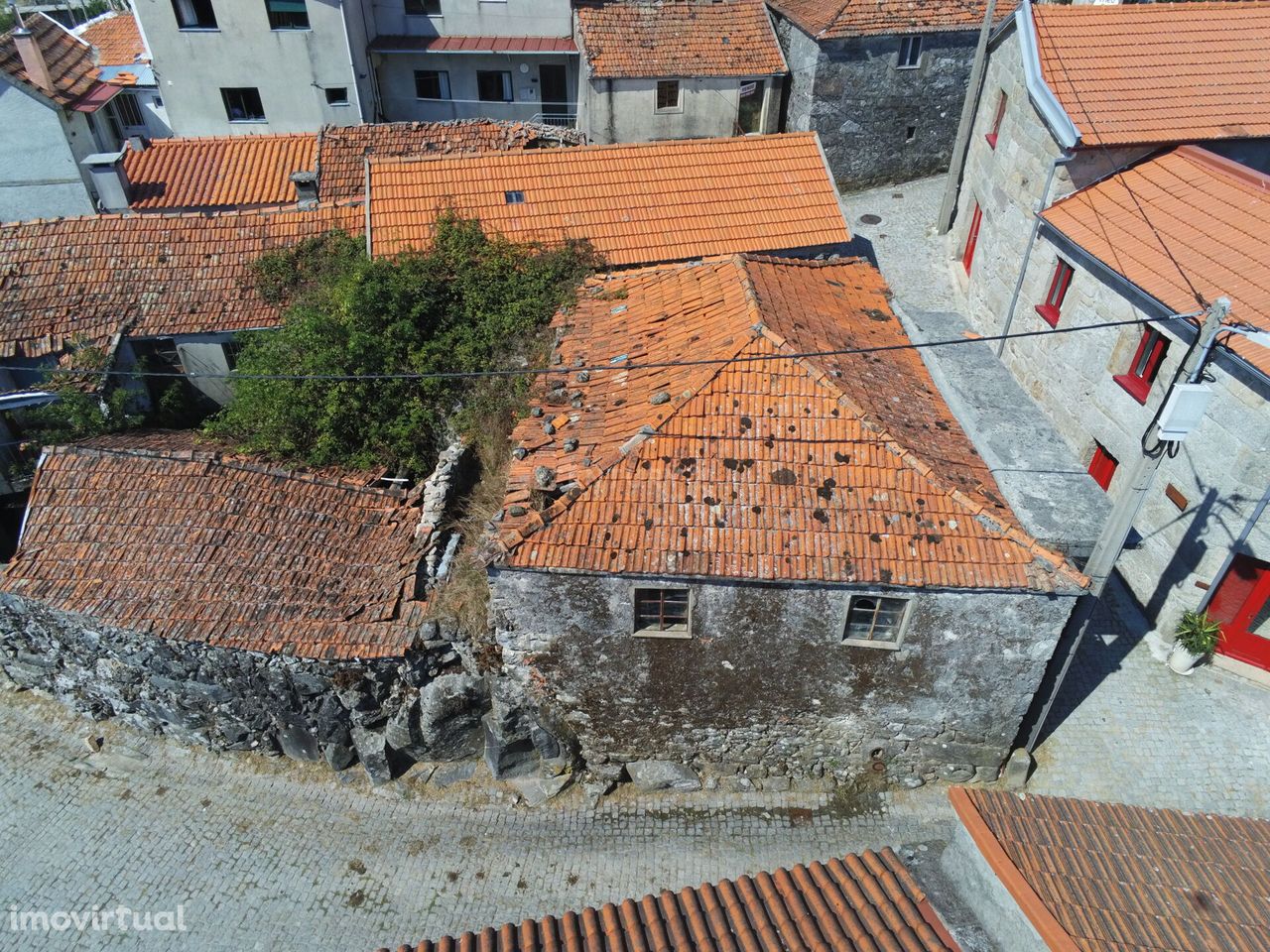 Casa em Pedra na zona do Gerês , estrutura em bom estado