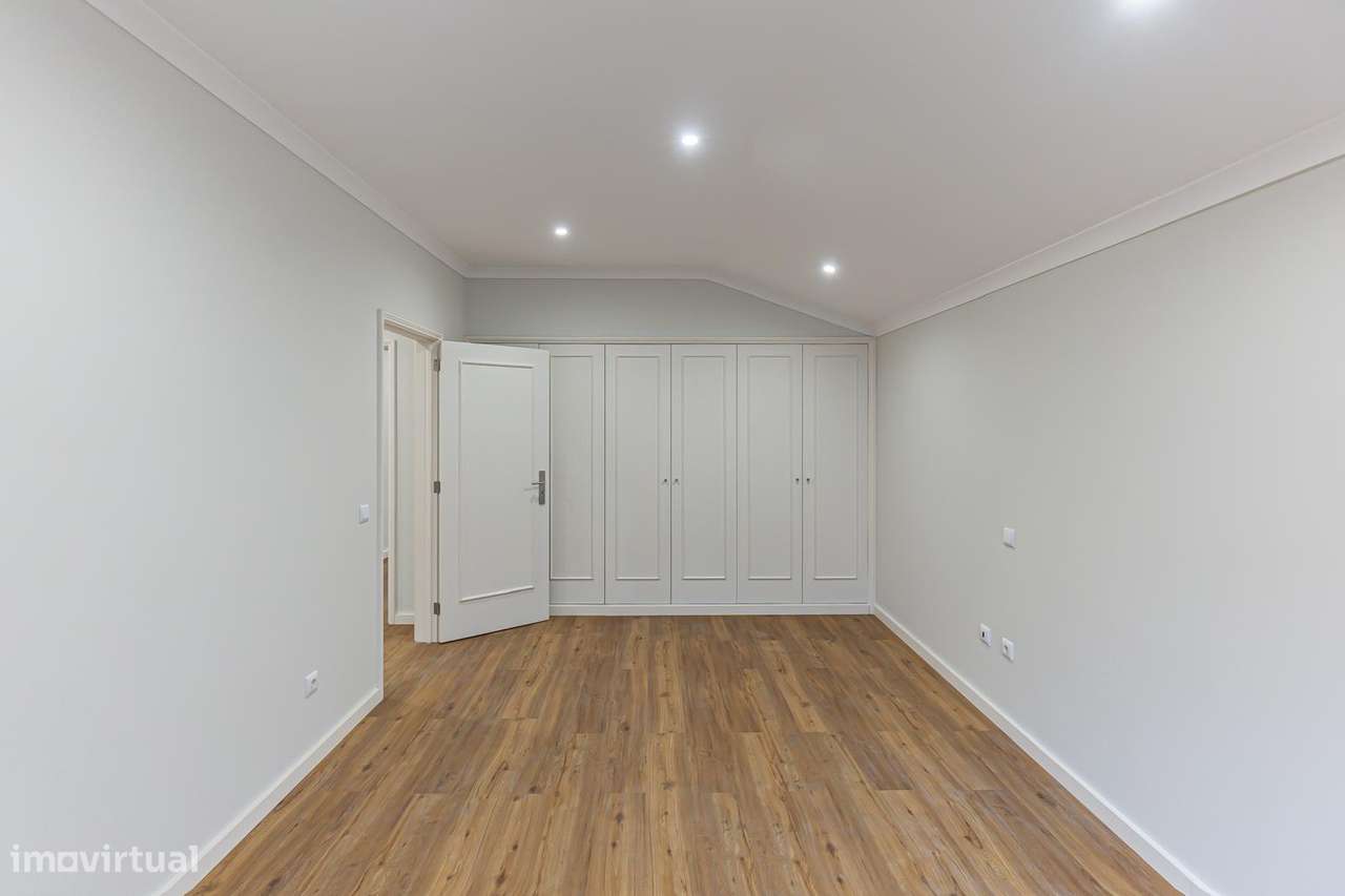 T4 DUPLEX COBERTURA,196 m², 4 Varandas/Solários, Garagem em Arcozelo-14