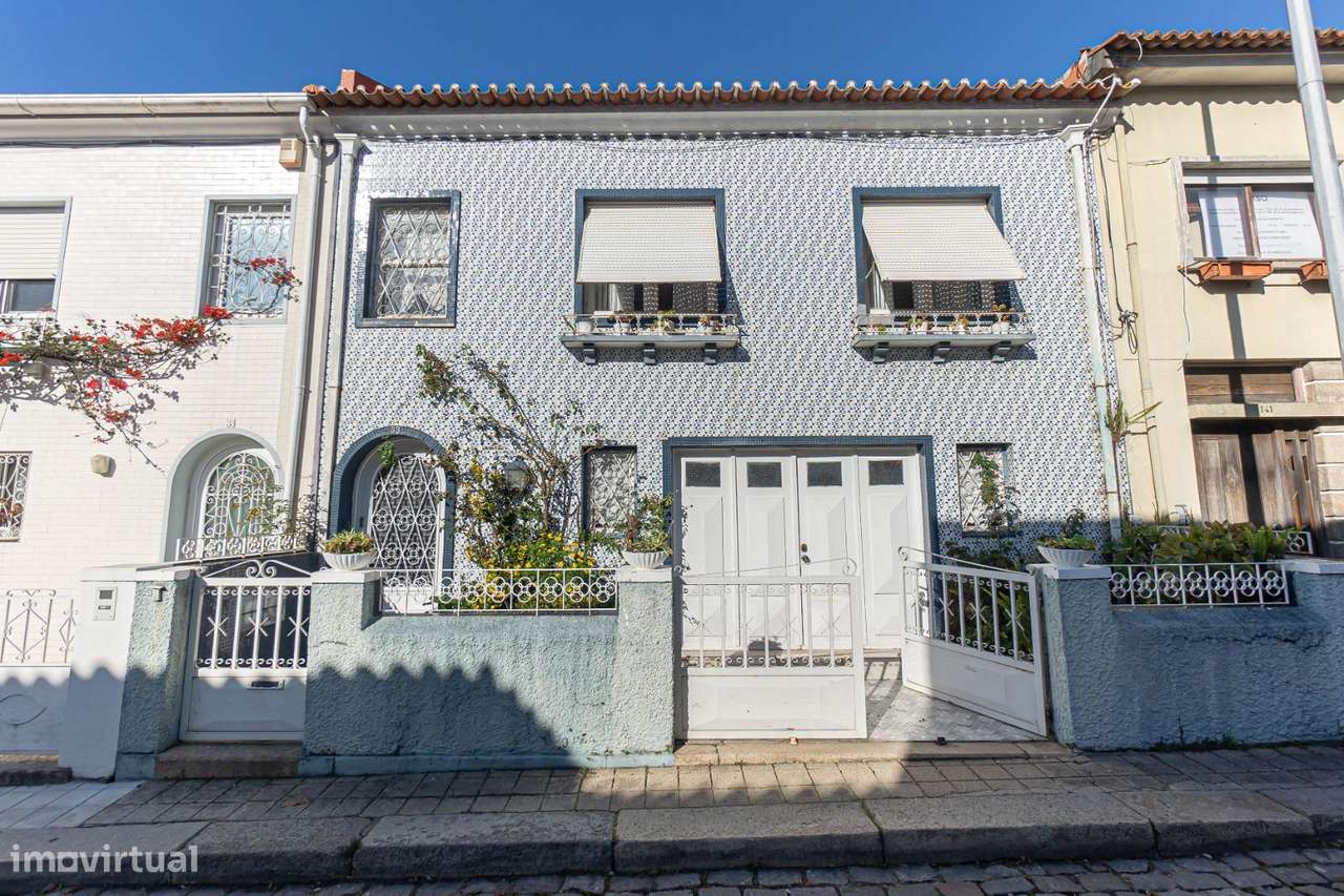 Casa c/ História e Potencial Extraordinário, Zona Tradicional do Porto - Grande imagem: 3/28