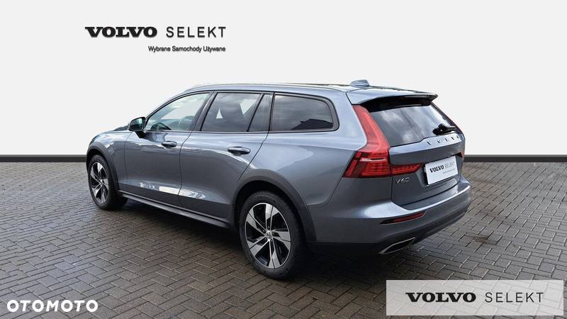 Volvo V60 Cross Country - 4