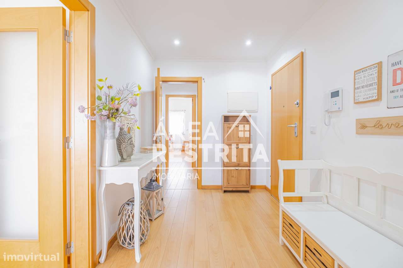 Apartamento T3 com parqueamento e varanda no Parque Luso em Corroios-16