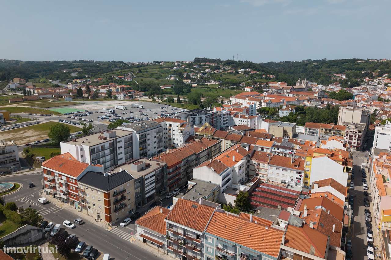 Apartamento T3 com Localização Premium no Centro de Alcobaça-21