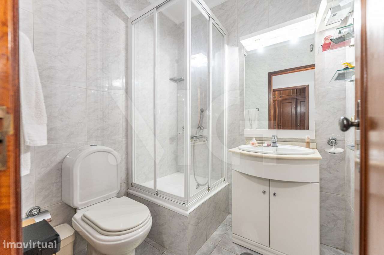 T2 com Varanda, Lugar de garagem e Arrumos em Custóias - Matosinhos-21