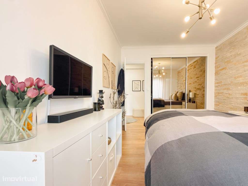Apartamento T2 renovado e mobilado em Massamá com 107 m² e arrecadação-20