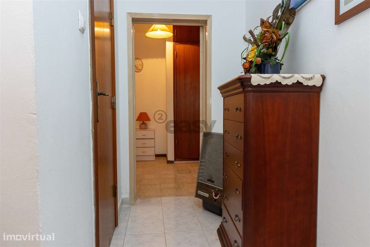 Moradia T4 em Brinches com garagem, quintal e terraço - Grande imagem: 5/55