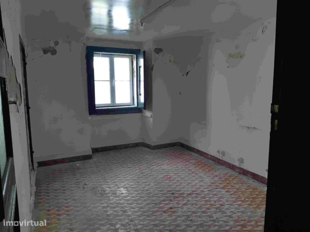 Prédio Centenário no centro de Avis - Portalegre - Grande imagem: 4/49