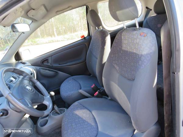 Toyota Yaris 1.0 (68cv) de 2001 - Peças Usadas (8125) - 6