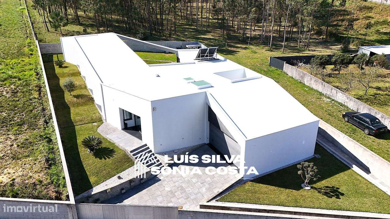 Moradia Independente T5 de Arquitetura Única c/ Jardim Integrado... - Grande imagem: 3/54