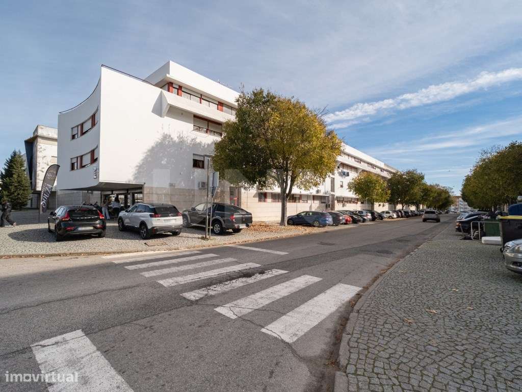 Apartamento T4 no Rés-do-Chão, em Ótimo Estado de Conservação - Grande imagem: 3/24