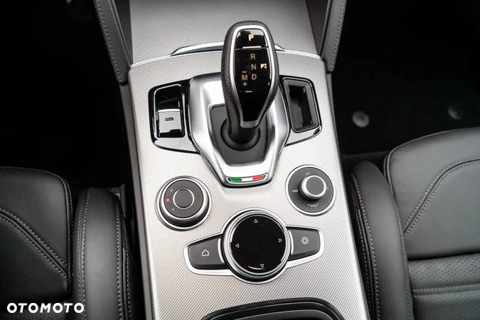 Alfa Romeo Stelvio 2.0 Turbo Veloce Q4 - 26